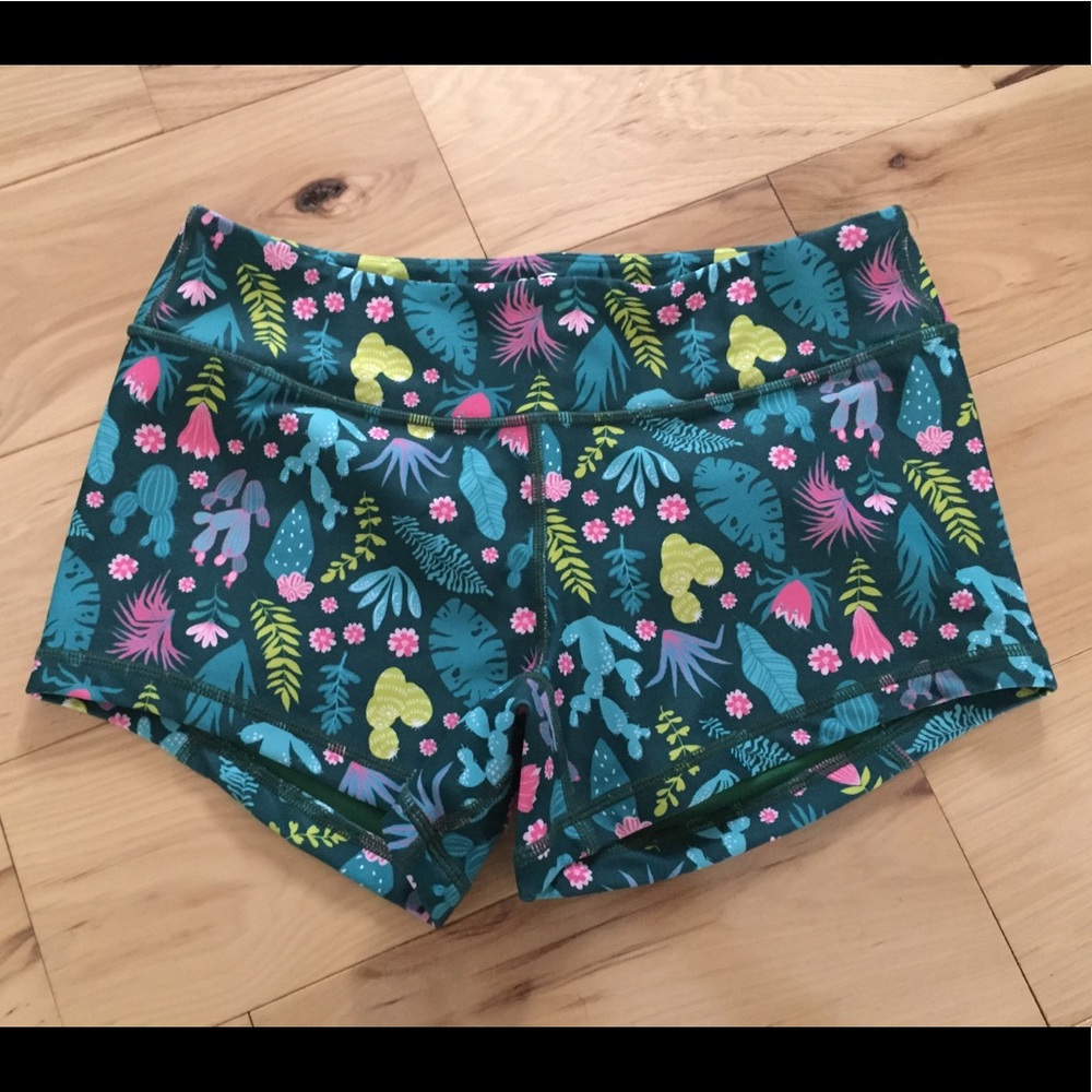 KFT booty shorts, M